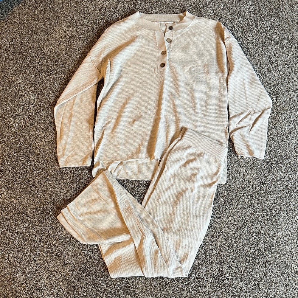 Cream lounge set